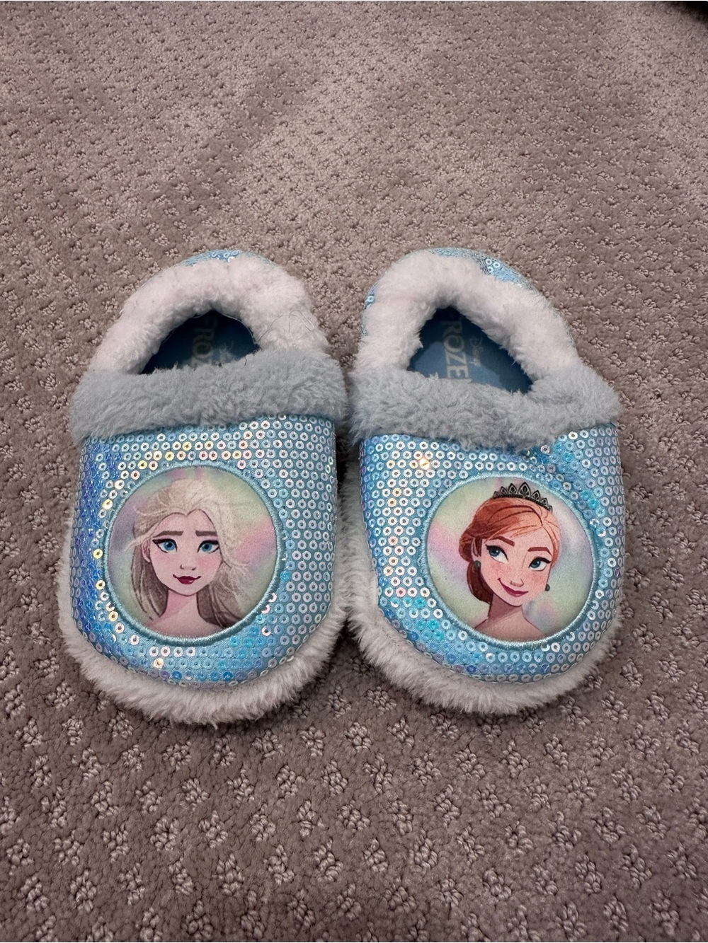 Disney Frozen 2 Anna and Elsa Girls Slippers, Size 9/10, Pre-owned